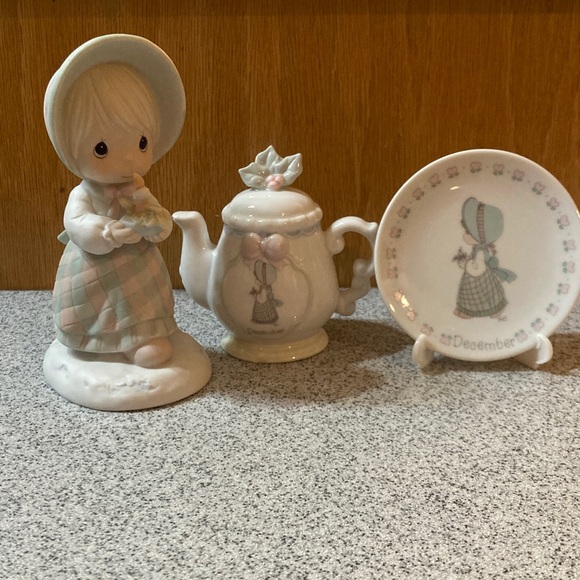 Other - Figurine and Teapot Set with Plate